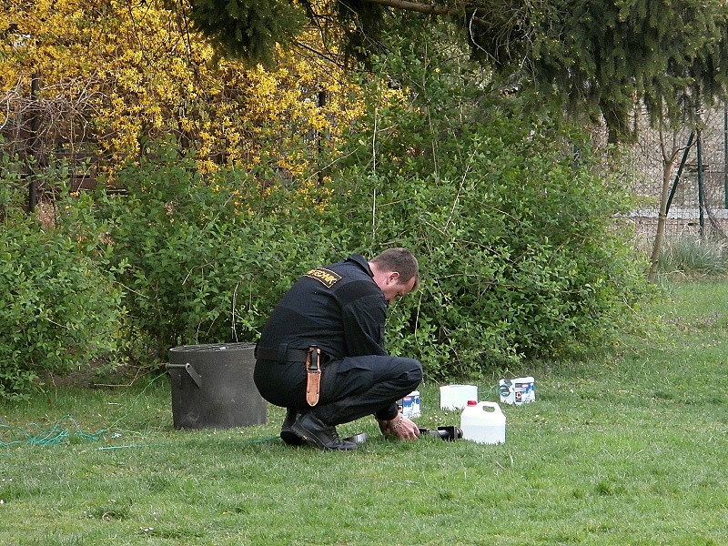 Policejní psovod a pyrotechnik