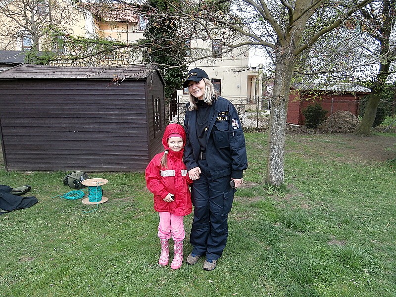 Policejní psovod a pyrotechnik